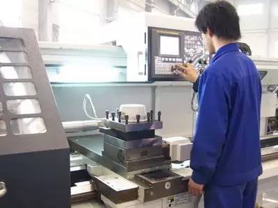 一個普通數控操作工的一天，說出來都是淚啊